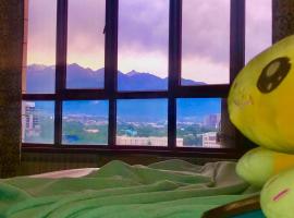2rooms Apartament near the Esentai river, KazNU FORUM，位于阿拉木图的酒店