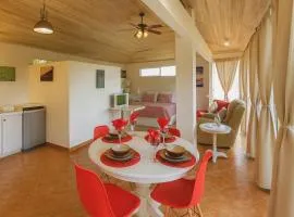 Cottage in Magic Mountain Views