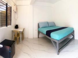 Studio room 2 with AC and kitchenette in the center，位于科隆的酒店