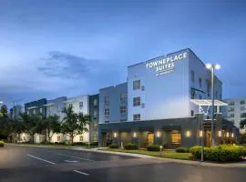 坦帕西海岸机场唐尼普莱斯套房酒店