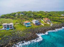 Oceanfront Coral View Home，位于西湾的酒店