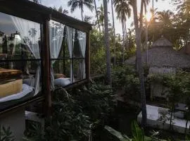 Glass Treehouse, Sauna, Ice Bath, Yoga, Ocean Adjacent