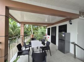 Eagles Nest Beach Resort Room 1，位于萨马尔的酒店