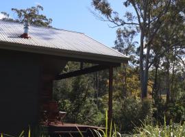 Hideaway Falls - Evergreen Cottage，位于梅普尔顿的酒店