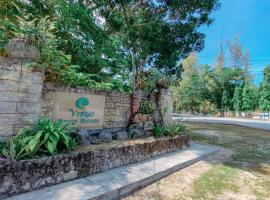 Virgo Batik Resort, Teluk Batik，位于卢穆特的酒店