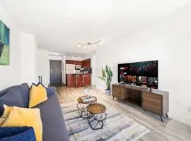 Chic 1BR Downtown Getaway w King Bed