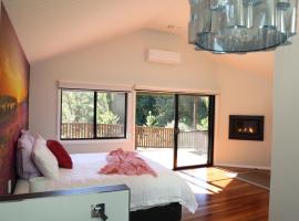 Hideaway Falls - Paradise Cabin，位于梅普尔顿的酒店