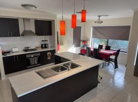 Spacious home in Bendigo，位于本迪戈的酒店