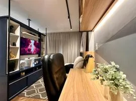 Luxury Flat NEW 15 MIN AIRPORT with PARKING SPACE