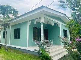 Cozy house, close to the beach in Tulian Campo