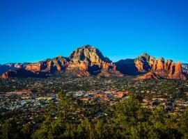 Verde Valley One-Bedroom Park Model Cabin 13，位于卡顿伍德的酒店