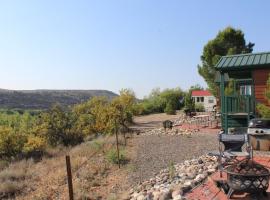 Verde Valley Canyon View Cottage 6，位于卡顿伍德的酒店