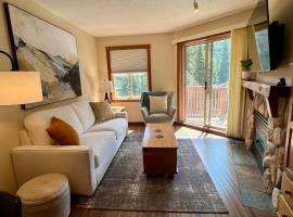 Main Village, Ski-in Ski-out, Hot Tub, Condo，位于太阳峰的酒店