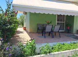 Galinis Rooms，位于帕拉代西翁的木屋