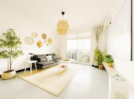 Gongxi Homestay 6 metro away from Xian North Railway Station 3 minutes walk to Line 2 100 inch projection free trial service Bell Tower Big Wild Goose Pagoda Tangcheng Terra Cotta Warriors，位于西安的酒店