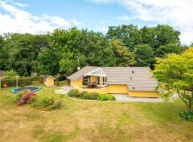 8 person holiday home in Sydals，位于Sarup的酒店