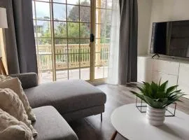 Contemporary 2BR Apt w Free Parking - Hosted by Canstay