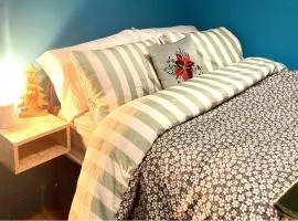 City Apartment - Sleeps 4 & Free Parking