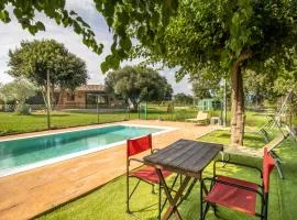 Can Noguer Casa con piscina y jardín