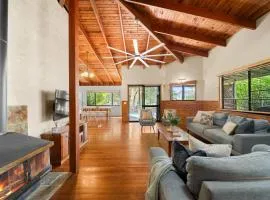 Buderim Rustic Retreat - Pool & Pet Friendly