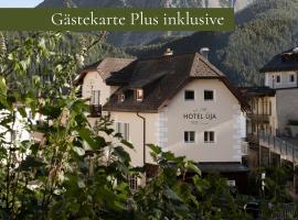 Boutique Hotel ÜJA Scuol，位于施库尔的酒店