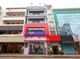 FabExpress Santhi Inn - 500 meters from Promenade Beach