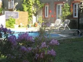 Gîte LES HORTENSIAS 4 étoiles avec piscine