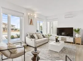 Steps to Shoalwater Bay 2 Private Suites & Ocean