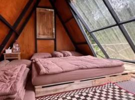 Metaglamp Camping Ground，位于Ciparay的豪华帐篷