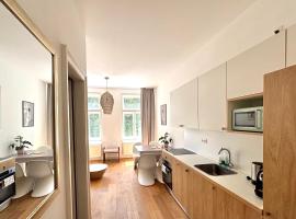 Art Nouveau apartment with garden in Pisek，位于皮塞克的酒店