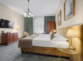 Hotel Reverie - Dependance, Check-in at Metropolitan Star