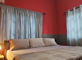 Queen's Hill Lodge，位于Oblogo的酒店