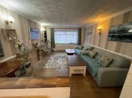 Basildon - Stay 5 - Garden - Parking - Town Centre