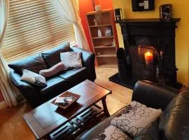 Cozy 2 bedroom House, Castlebar Town, near to Westport, Achill & Clifden