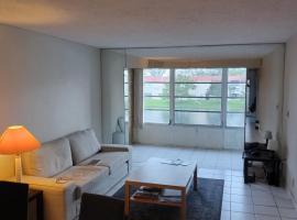 1 Bedr condo at Sunrise , long term，位于黎明城的酒店