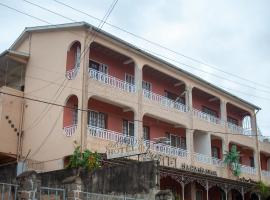 Hotel Mahamanina，位于菲亚纳兰楚阿的酒店