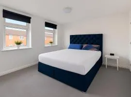 Bright and Spacious King & Double Rooms, Free Private Parking, Close to Heathrow