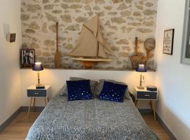 Grande Chambre chez l'habitant dans Mas provençal，位于罗克莫尔的酒店