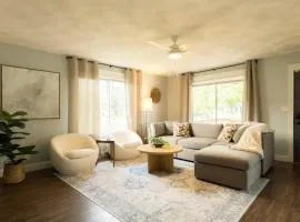 The Family Haven - 3BD 3BA Home in East Peoria