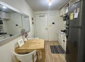 Seb and Santi Holland Park Staycation，位于Biñan的酒店