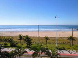 apartamento de frente para o mar，位于马蒂尼奥斯的酒店