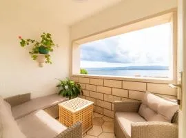 Cosy apartments in Bol centre with loggia&seaview