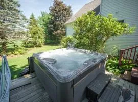 Spacious Country Home, Hot Tub, Fire Pit, Deck