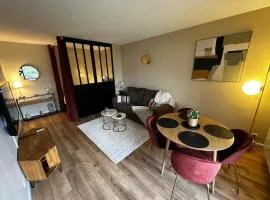 LE MONET studio proche Bordeaux avec balcon wifi & place de parking privé prox tram et Aéroport