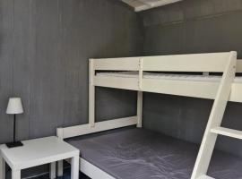 Happy Farm Little Cabin，位于Källby的酒店