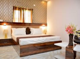 Hotel Bhardwaj，位于卡尔纳尔的酒店
