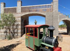 Tropical Mountain Valley Casita，位于梅萨的酒店