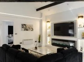 Skyway Apartment City Stay with Jacuzzi