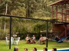 Eco Lodge Caba&ntilde;as con Piscina，位于乌鲁班巴的带泳池的酒店