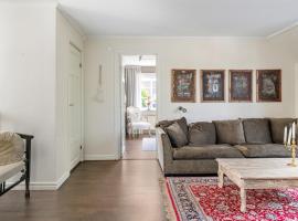 Idyllic villa near Stockholm City，位于松德比贝里的酒店